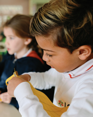 ICS-Cote-dAzur-child-in-classroom