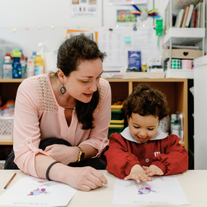 Hattemer-Bilingue-young-child-with-teacher