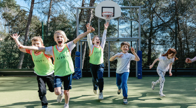 ICS-Cote-dAzur-children-netball