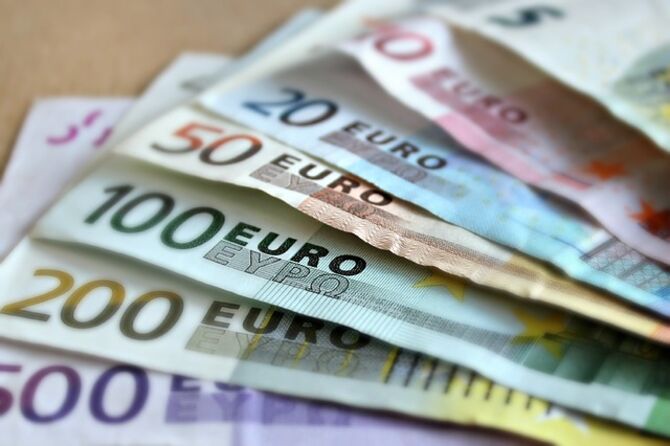 Image of Euro bank notes