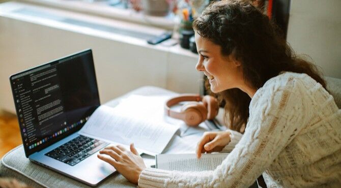 Student-laptop-stock-image