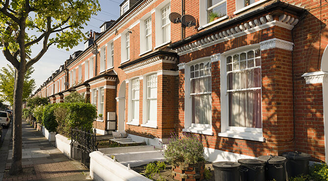 UK property prices bounce back to new high