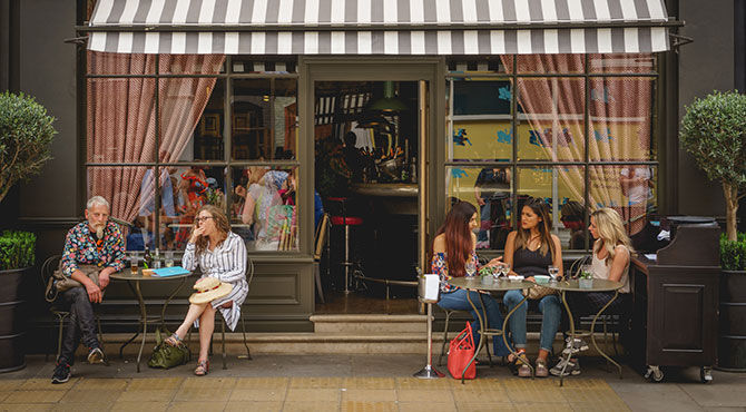 People at a cafe