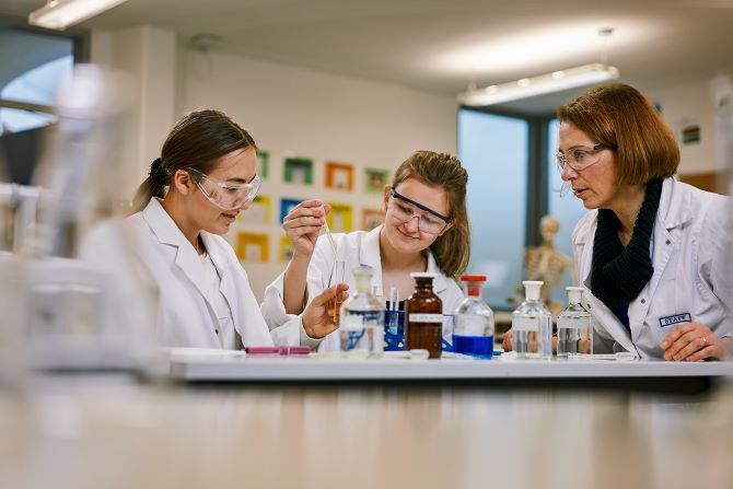 Bavarian-International-School-students-in-science-lab