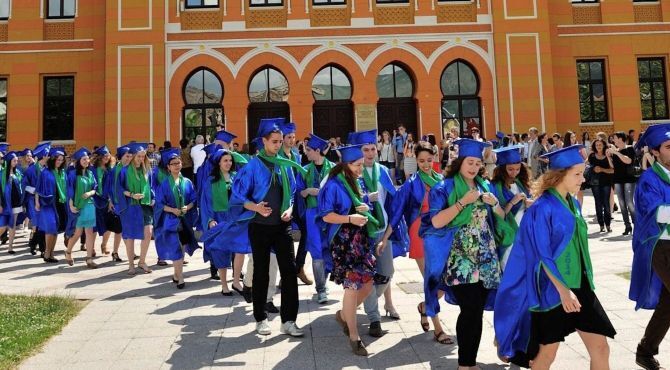 UWC-graduates-hero