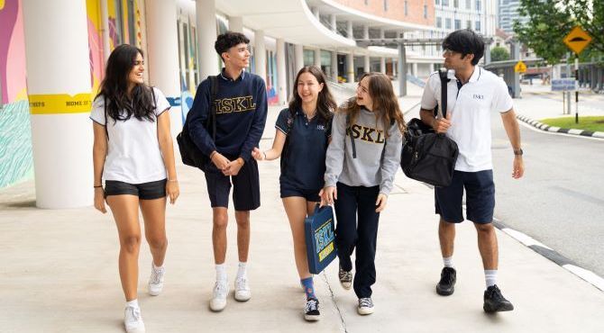 Image of ISKL students walking on campus