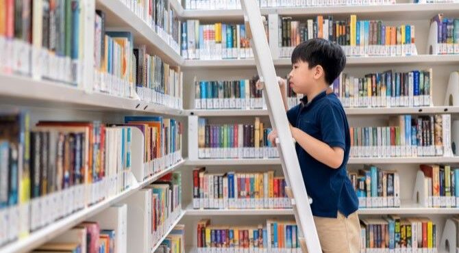 child-ladder-library-stock-image