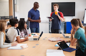 ib-isl-students-classroom
