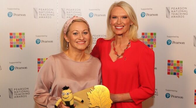 Lisamaria Purdie (left) of St Ninian’s Primary School, Livingston, West Lothian being presented with The Award for Headteacher of the Year in a Primary School by Anneka Rice.