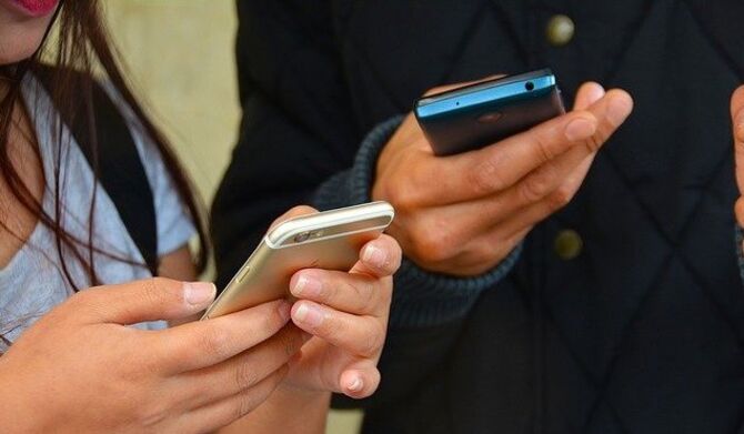 Two people texting