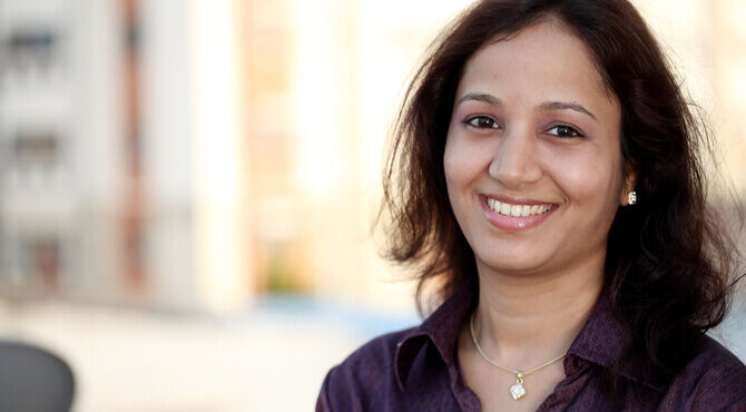 Image of smiling business woman